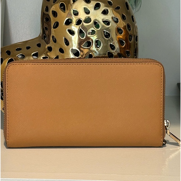 Tory Burch Emerson Wristlet Zip Continental Wallet Saffiano Leather - Picture 2 of 7